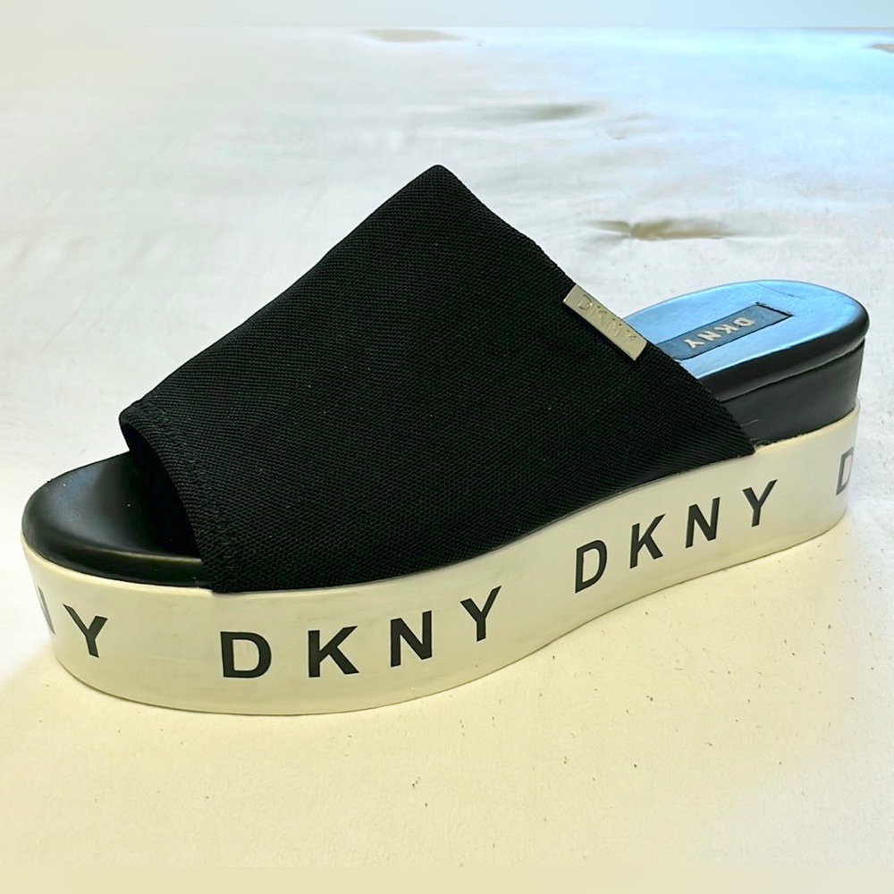 DKNY Black Leather/Canvas Opentoe Platform Wedge w/ DKNY Prints soles Womens 7.5